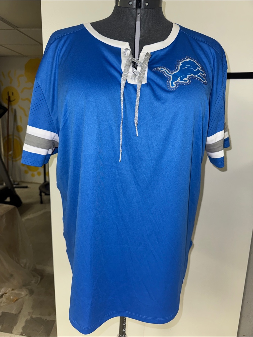 Fanatics NWOT Detroit Lions Lace-Up Short Sleeve Top with Silver Accents